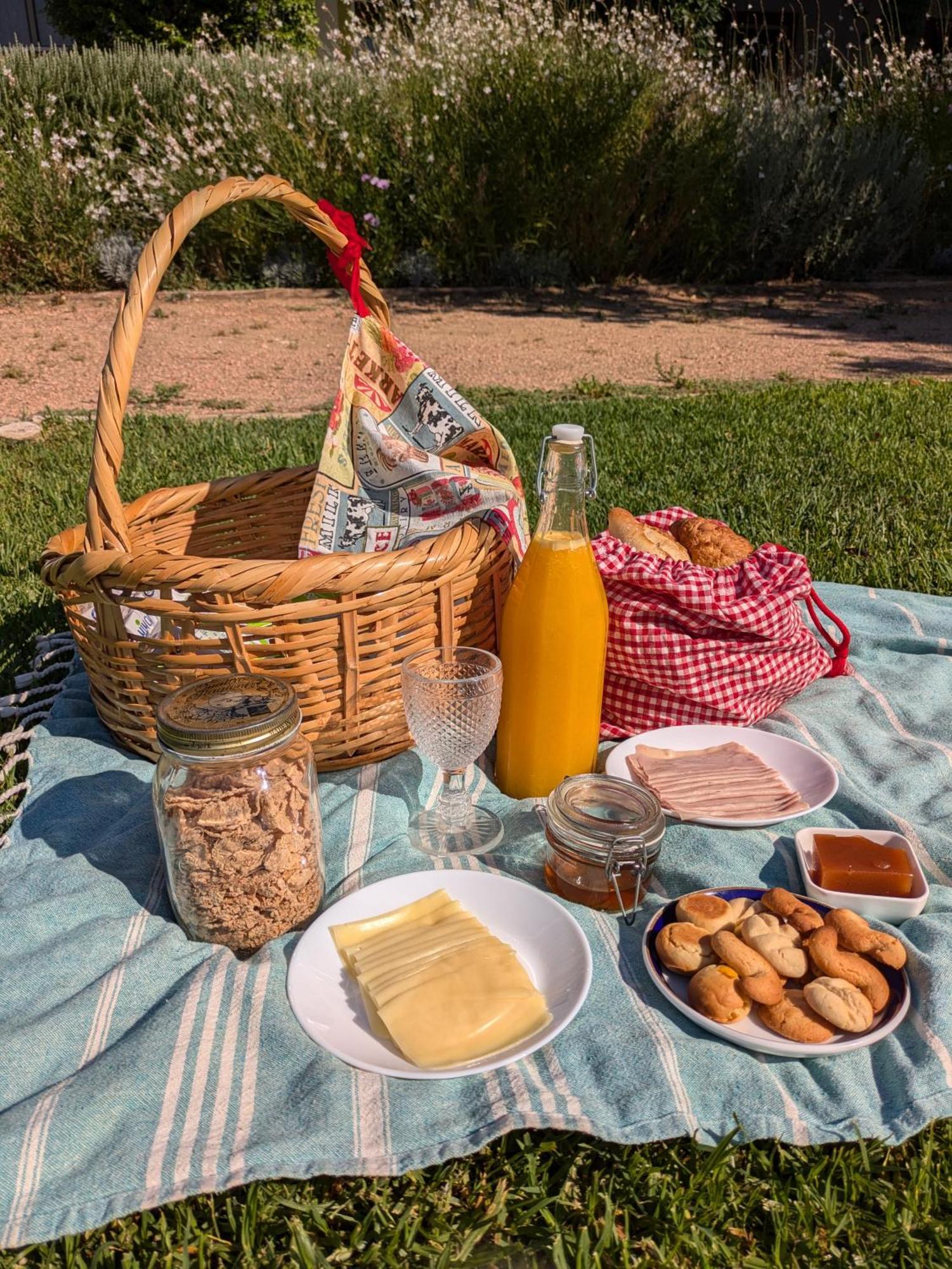 Casas De Juromenha Guest House Екстериор снимка